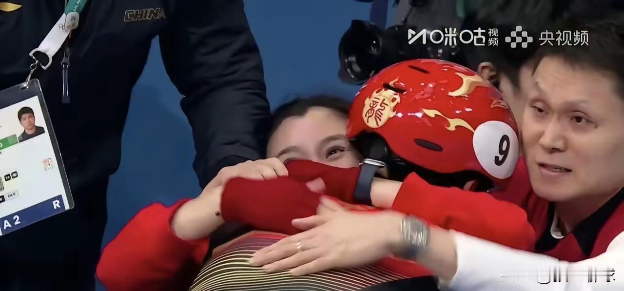 所有的委屈，在这一刻都化作喜悦的泪水；所有的不甘，在这一刻都得到尽情的释放；