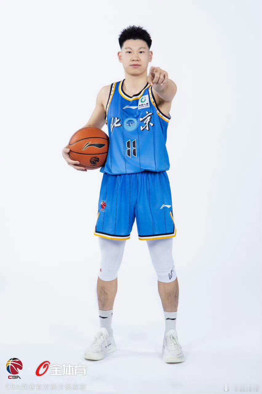 北京首钢据我了解，孙亚辉将与首钢男篮续约2年。孙亚辉现年22岁，是首钢青训自行