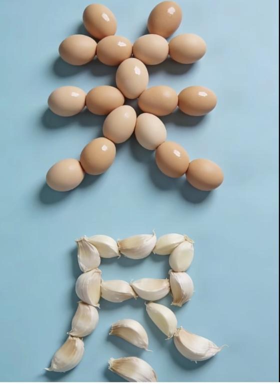 〔看图猜成语〕图中画面太美丽；两字组成不一般；一个关字鸡蛋围；还有尽字用