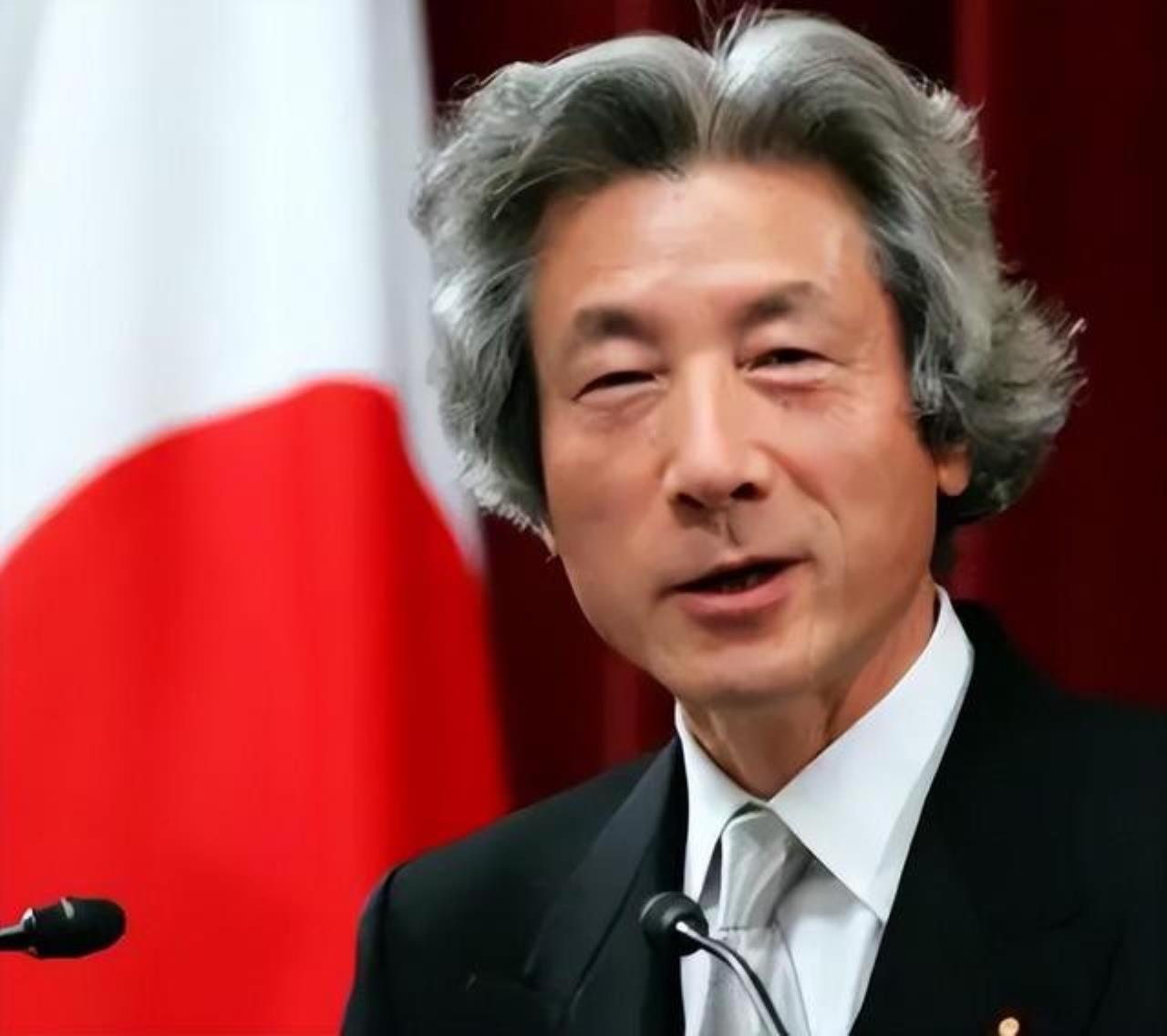 两名歪嘴前首相，小泉纯一郎和麻生太郎说话的时候，为什么会出现相同的微表情？知小
