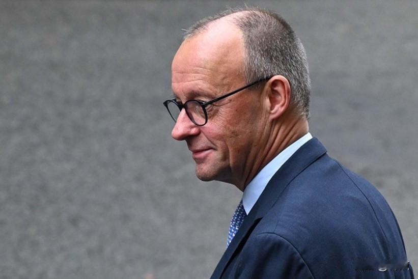 默茨想让美国反对美国。德国总理默茨在访问印度期间，接受采访时表示，德国正在与