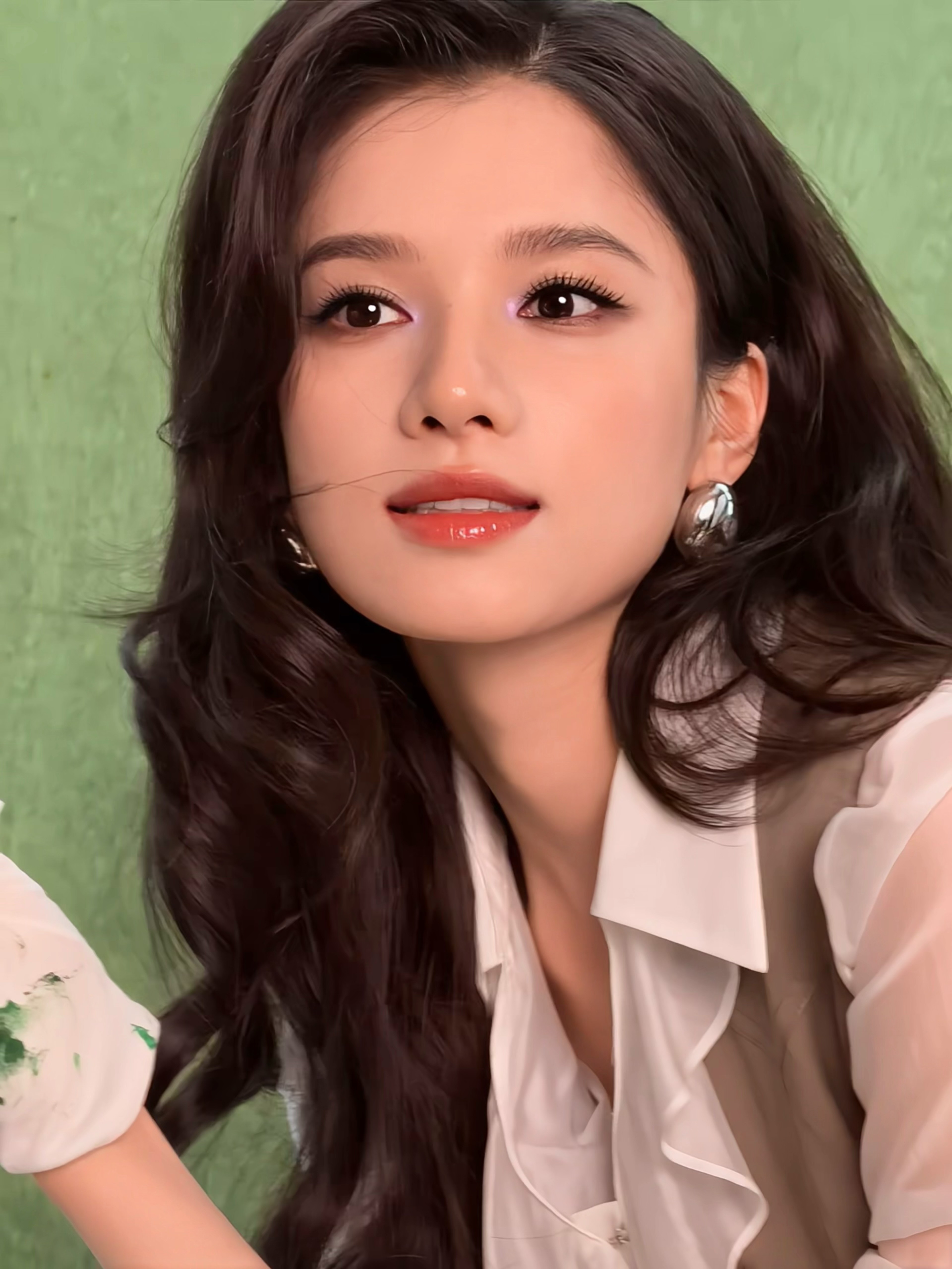 化妆师：王崇模特：张婧仪摄影师：范一（就是个人特色很鲜明的一组凑到一起了！）