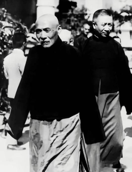 段祺瑞晚年生活并不宽裕。下野隐居天津时，他借住在老部下公馆，日常开销全靠旧部门生
