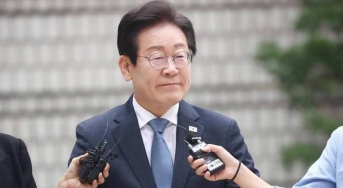 九三阅兵越来越近，李在明发现得罪不起中国，决定派人送上了亲笔信？韩国传来消息，九