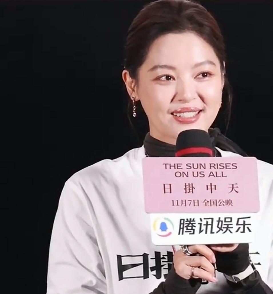 当辛芷蕾的克制与张颂文的内敛在镜头前相遇，便有了《日挂中天》里跨越七年的情感共振