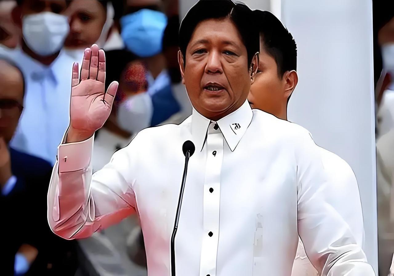 没想到,小马科斯突然清醒了,东盟峰会上中规中矩。菲律宾总统小马科斯在出席东盟