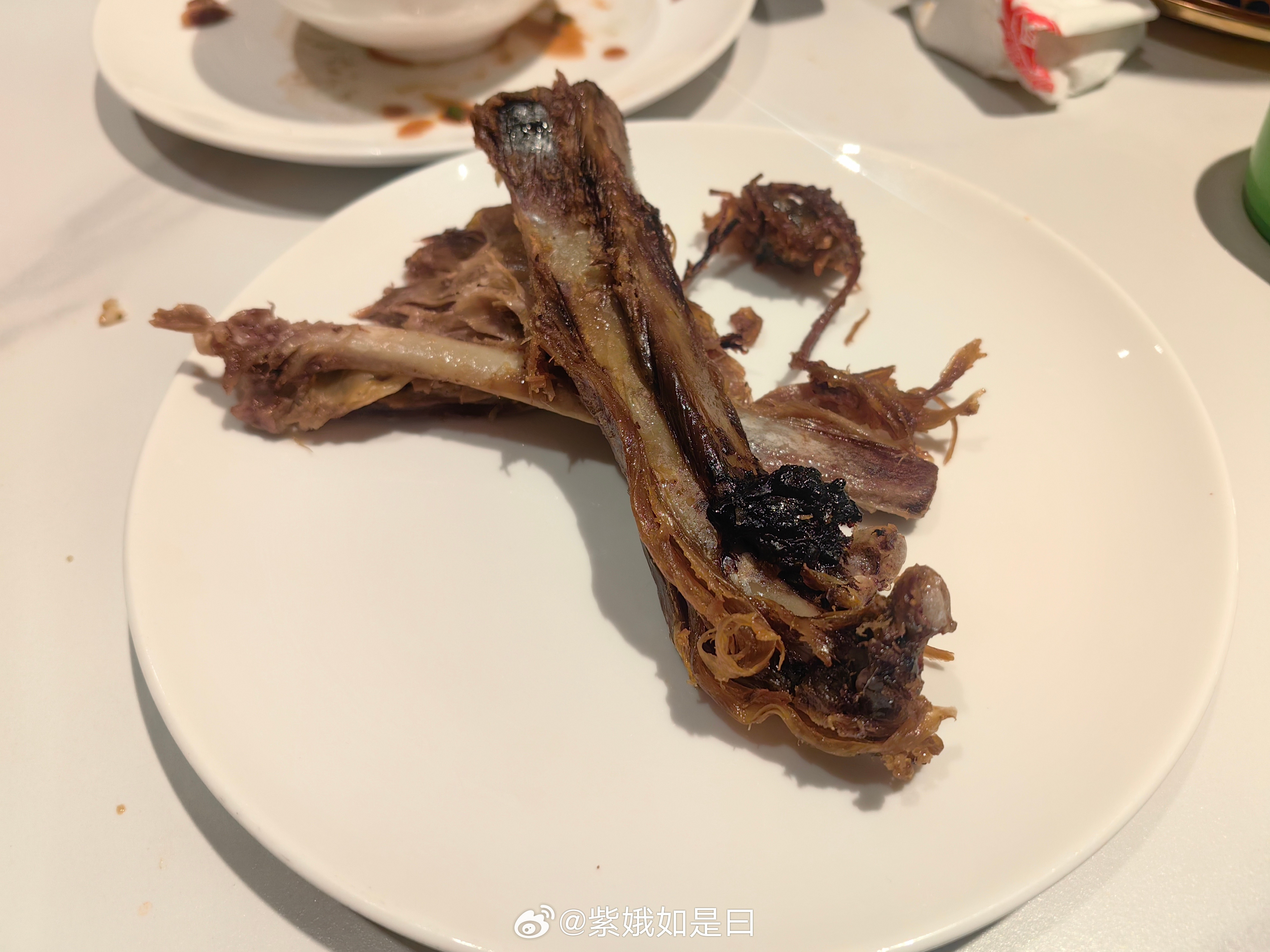 还有烤全羊的肉肉