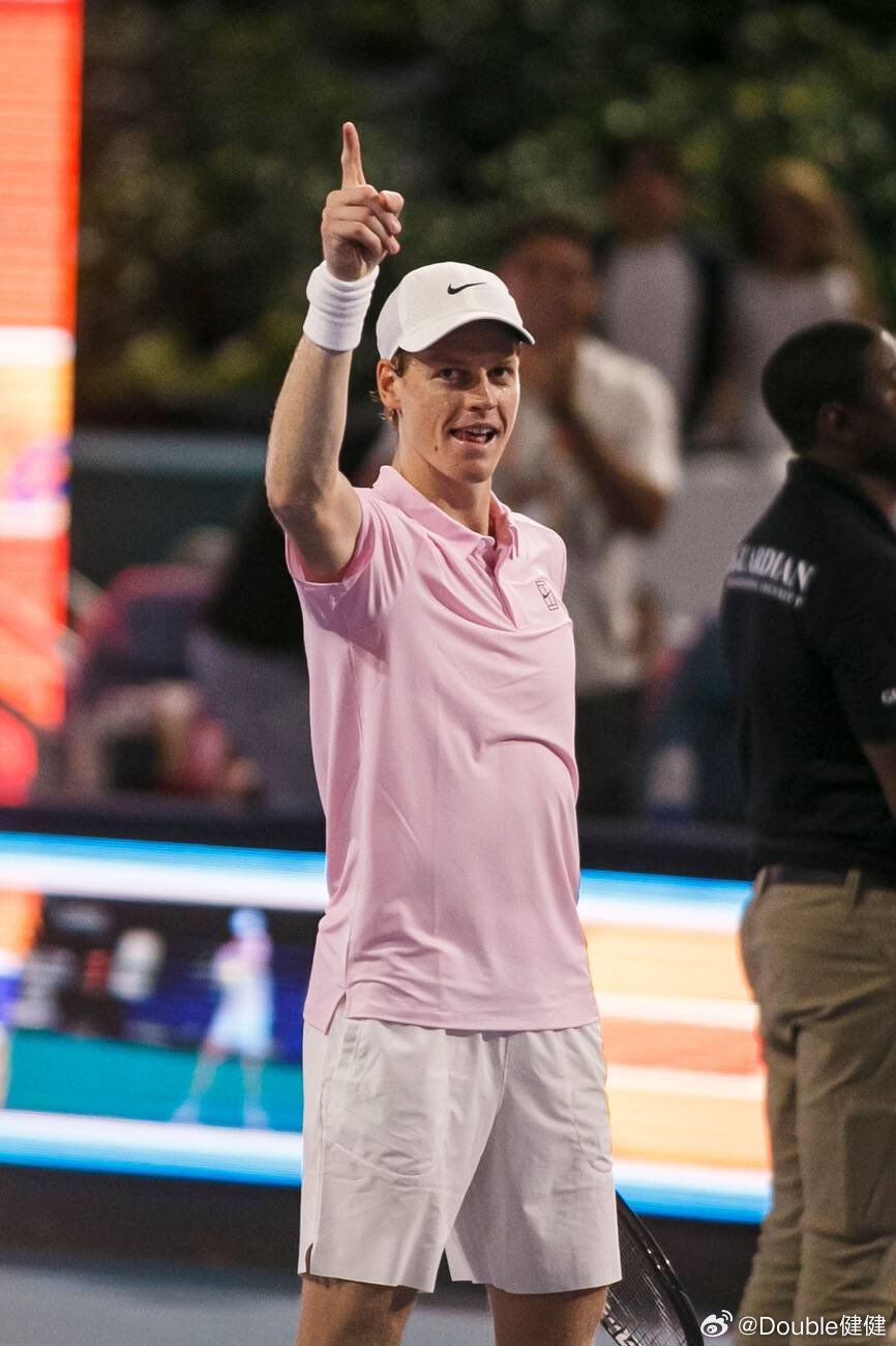 无悬念！和萨巴伦卡、斯尼亚科娃/汤森德一样！辛纳也实现阳光双冠。他12连胜、10