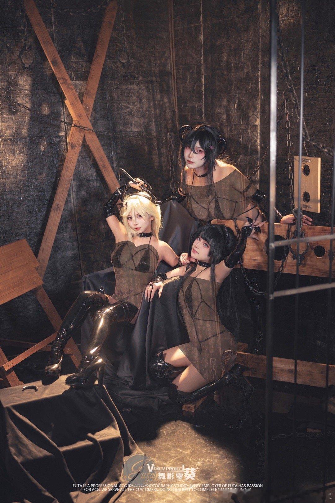 #cosplay#好吧好吧这个三人小魅魔又被ban了确实不如就发单图了.我是说怎么转发到了100就没