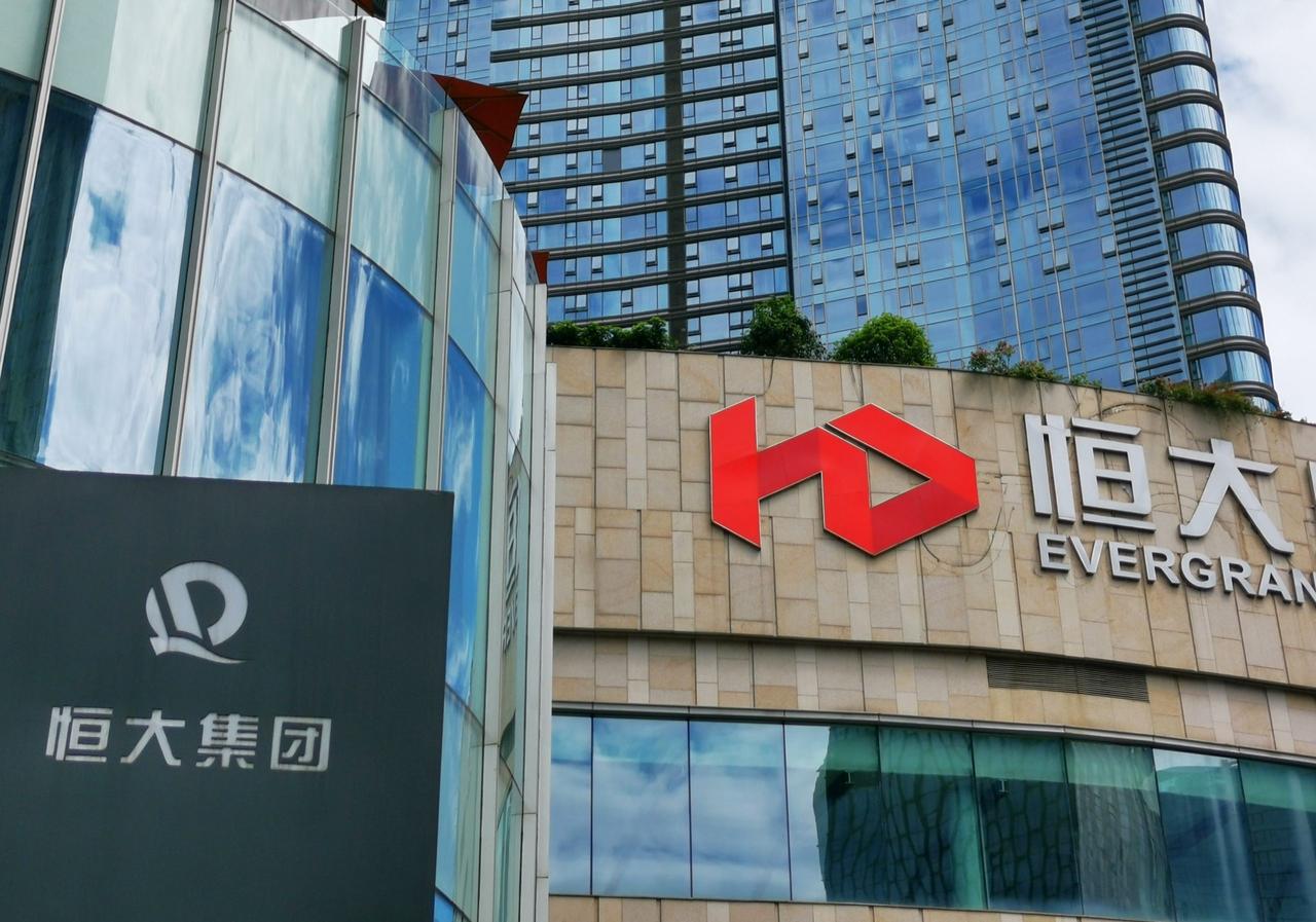 许家印虽然被判了无期，但他留下的财务烂账，正把昔日朋友圈里的大佬们一个个逼到墙角