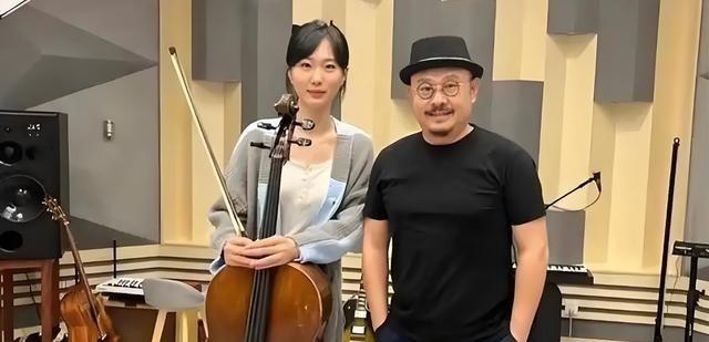 1991年，杨娜为了嫁给有钱的富商背叛刀郎，狠心抛弃40多天大的女儿。刀郎伤