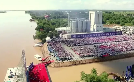 究竟是什么原因导致柬埔寨出尔反尔呢？原因可能有三！一，柬埔寨当时可能过于