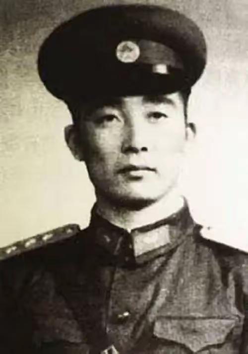 1956年，毛泽东时代，任何国家的飞机只要敢越过中国的海岸线，一律击落，前线指挥