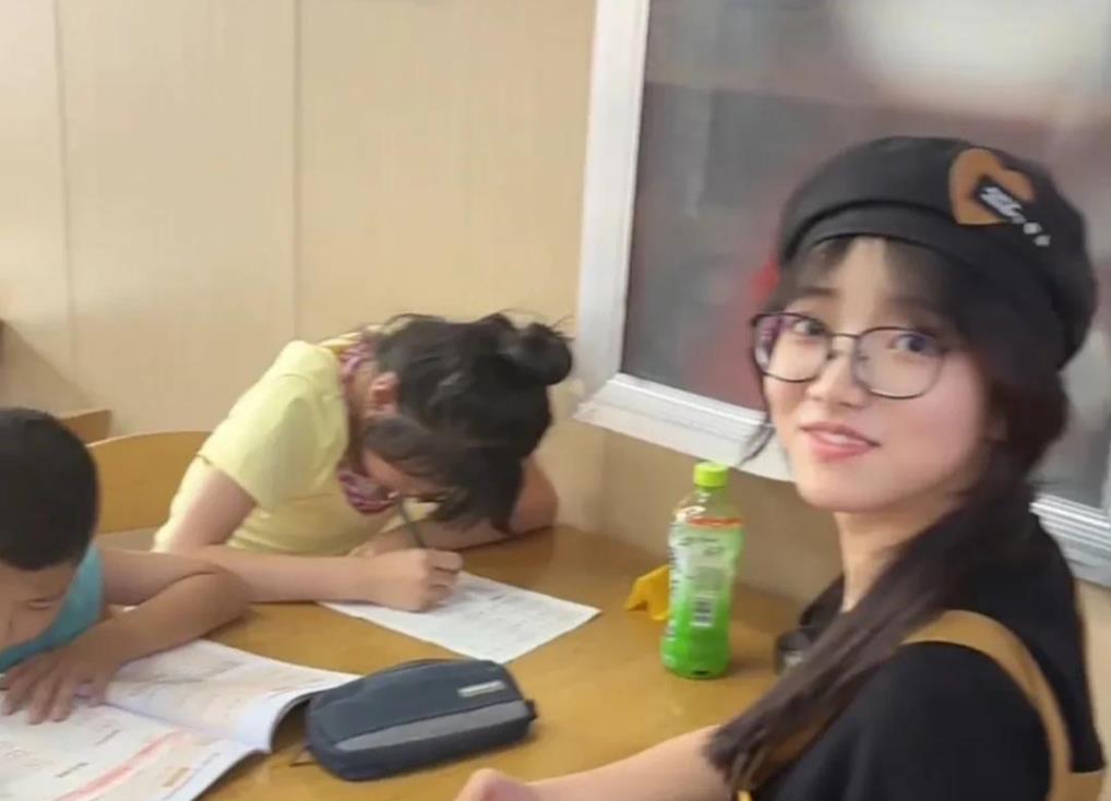“赚麻了！”河北，一烤鱼店老板招了一名大学生暑假工，可令他意外的是，在饭店空闲时