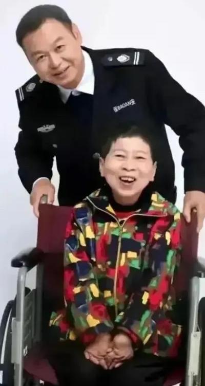 1988年，21岁女孩为救老板身中9刀瘫痪，所有人都以为她这辈子毁了，35年后的