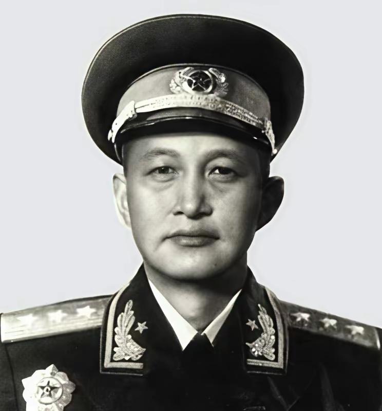 1946年洪学智到东北后部队饥寒交迫，国民党军需官找上门：我有粮食、药品、棉布、