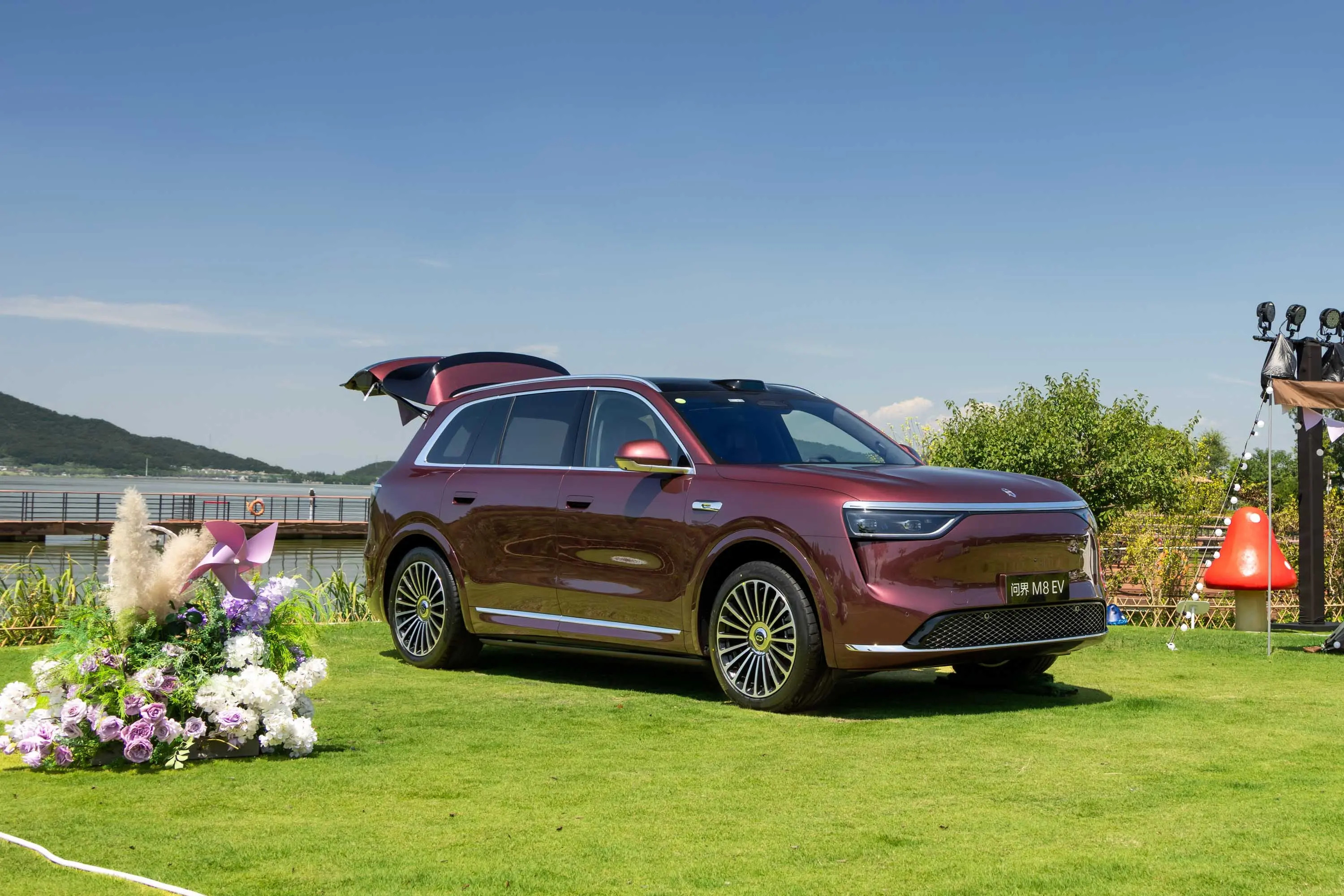 最近帮朋友选家庭车，深度试了问界M8，是真懂咱们带娃出行的需求。😌二排零重