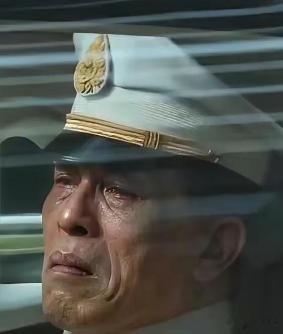 泰王哇集拉隆功今年七十出头，岁数不算特别大，但这两年公开露面的状态，明显感觉身体