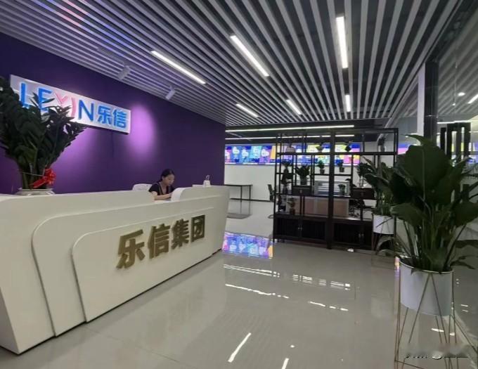 按时还款的人，是网贷最不赚钱的客户。乐信去年贷款手续费和服务费收了49.89个亿