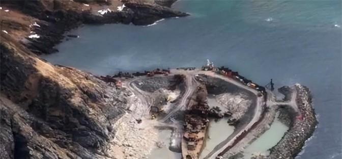 1994年，印度以白菜价从俄罗斯购买了一艘老巡洋舰。可是，当船走到挪威海域时，突