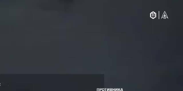 更多画面显示俄罗斯境内多地能源与军事设施遇袭。据乌克兰无人系统部队司令马扎尔确认