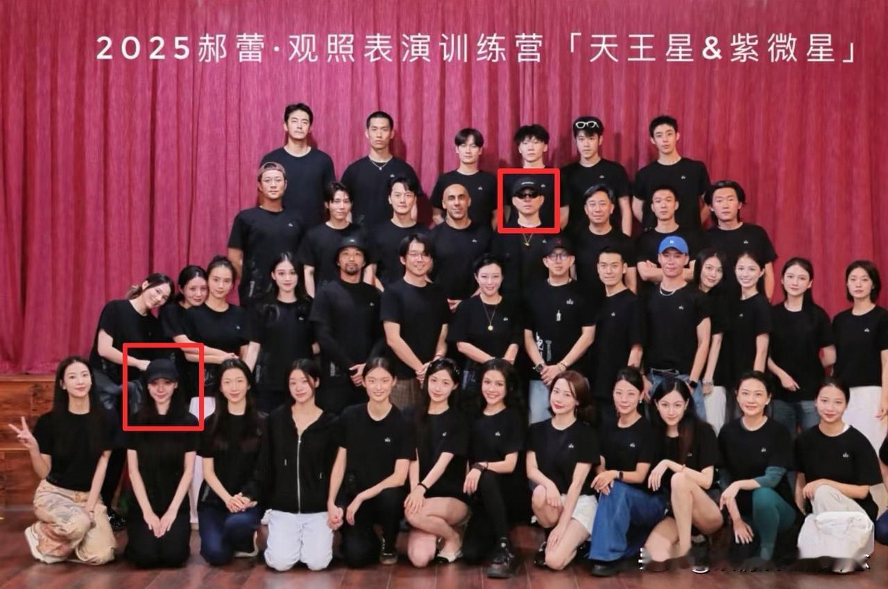 原来一切都有迹可循，胡彦斌和易梦玲最早同框，不是一起去看话剧，而是一起出现在