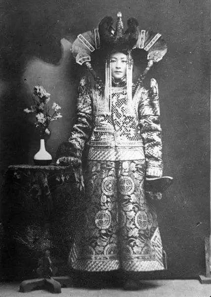1938年5月，乌兰巴托某间牢房，一个狱卒走进来，念出了几个字：死刑执行。
