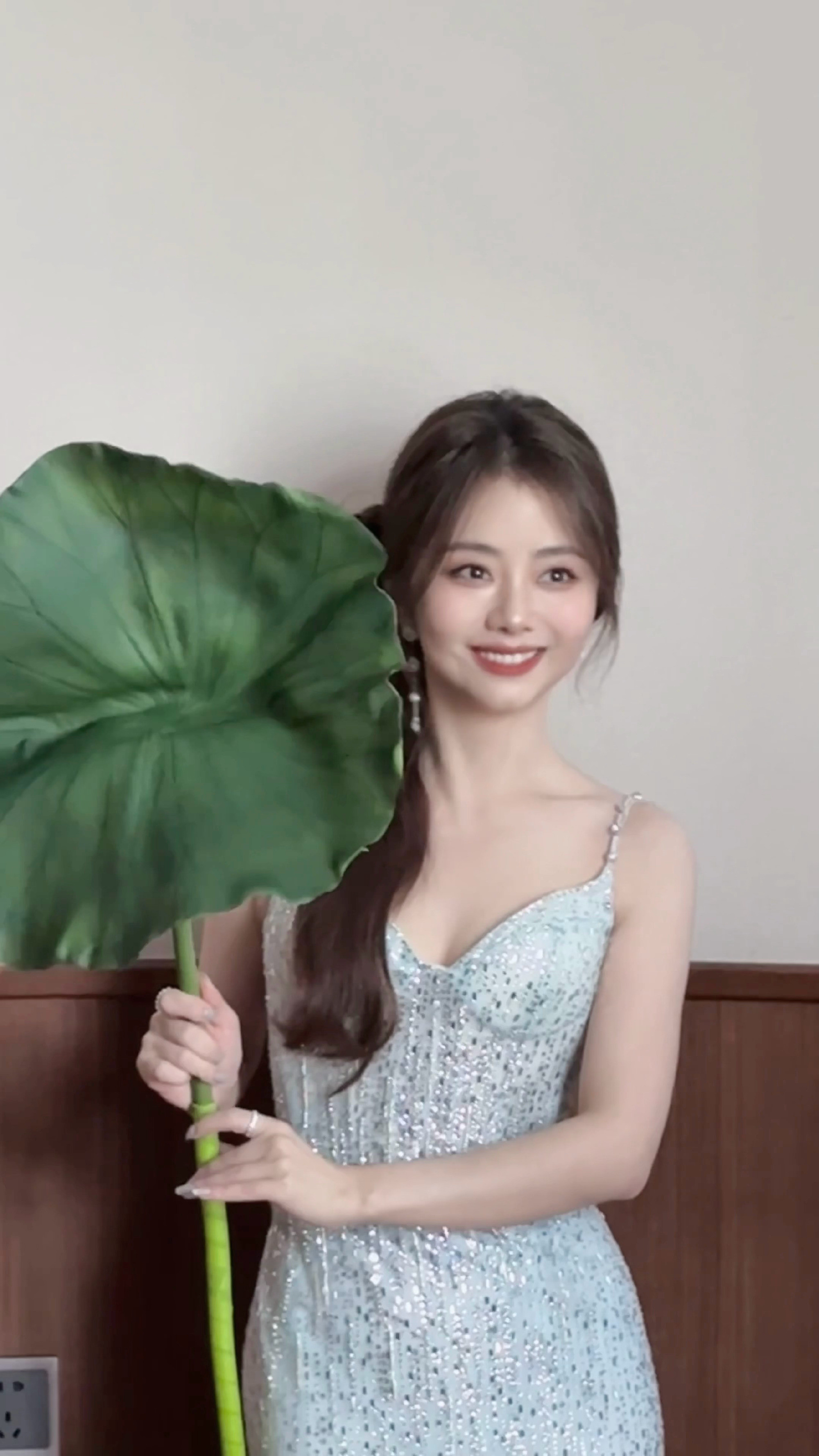 谭松韵：低眉垂眼间，柔色莲莲​​​