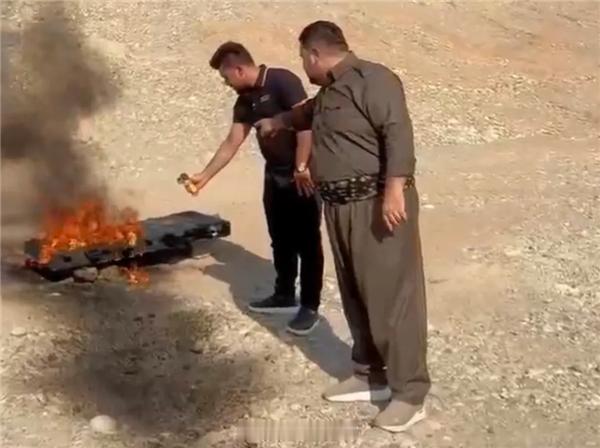 【海外博主用汽油烧比亚迪刀片电池：未起火爆炸】海外博主在中东沙漠户外场地开展比亚