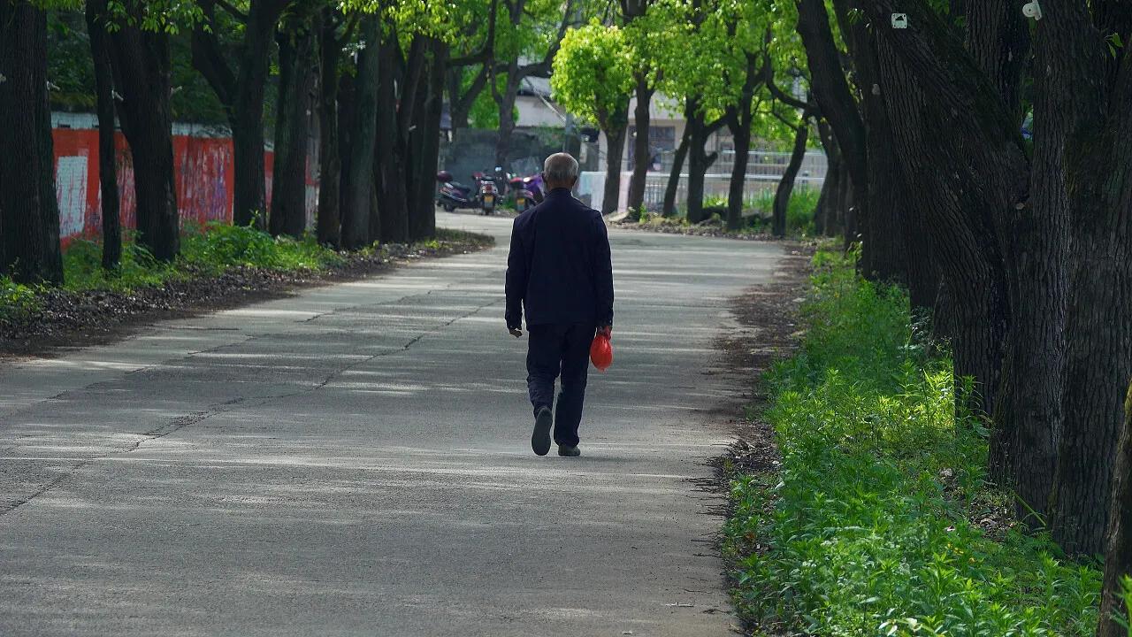 "你就当我去旅行了"——上海最通透爸爸离世，一句话让全网破防2026年2月，