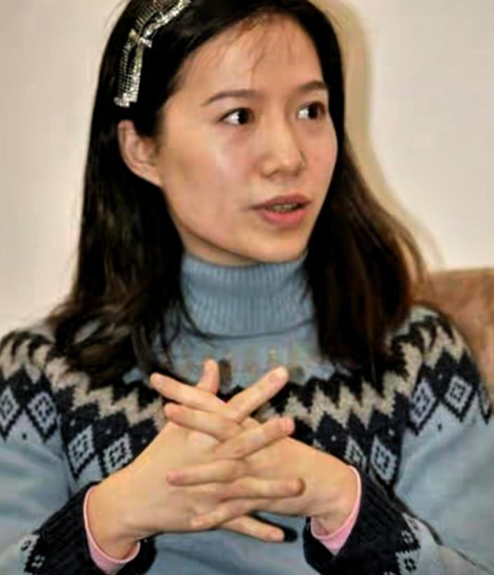 杨振宁离去后，49岁的翁帆穿着35元的帆布鞋悄然搬离旧居，带走34箱沉甸甸的手稿