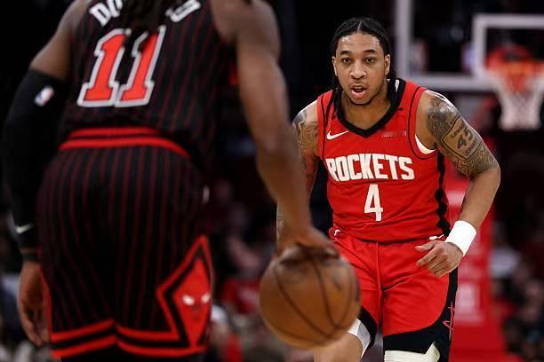 这戴维森不是挺好用吗，好歹能控一下能运一下，还能得分。给他更多球权一个还能开发出