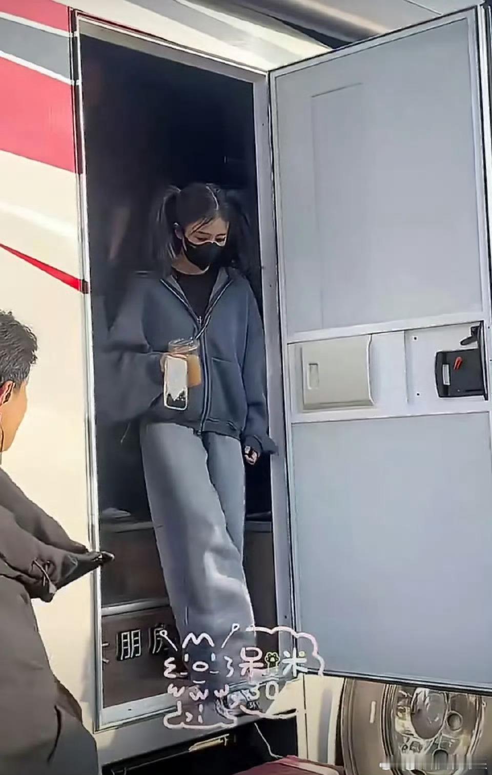 我鹿姐上了谁的房车