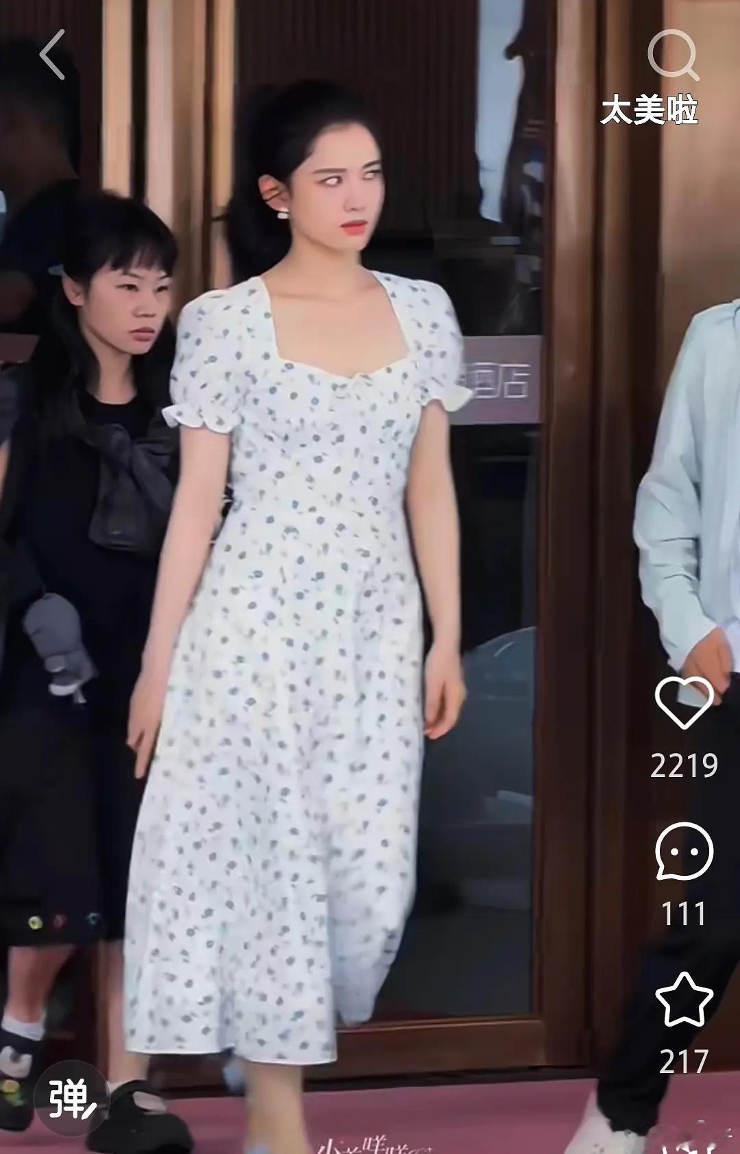 张婧仪为什么总喜欢翻白眼