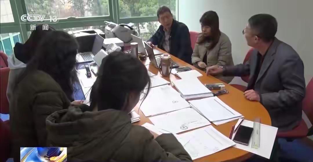 真会玩，15个人的公司13个孕妇，不用上班白发工资，生育津贴的空子也敢钻。近期