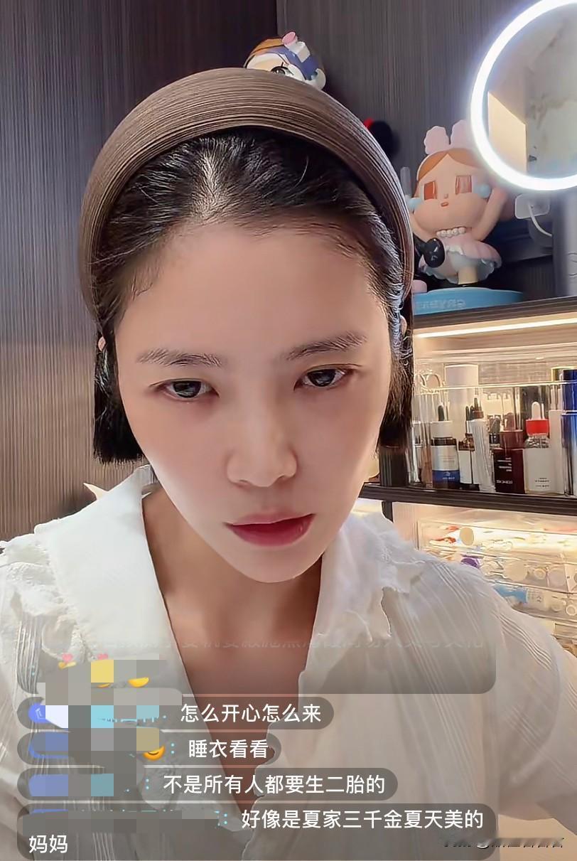 王灿直播被问到，婆婆不催生二胎吗？王灿说，我婆婆不太干涉我这些，婆婆还曾说过，要