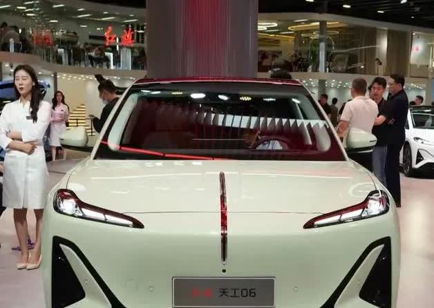 听我一句劝，不论买不买车，你会感激我。油车20万:使用10年，油费10万，卖