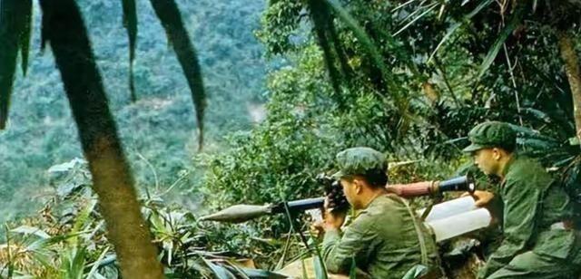 1979年，对越自卫反击战中，367团副参谋长怀疑掉队的战友是越南特工，竟不顾劝