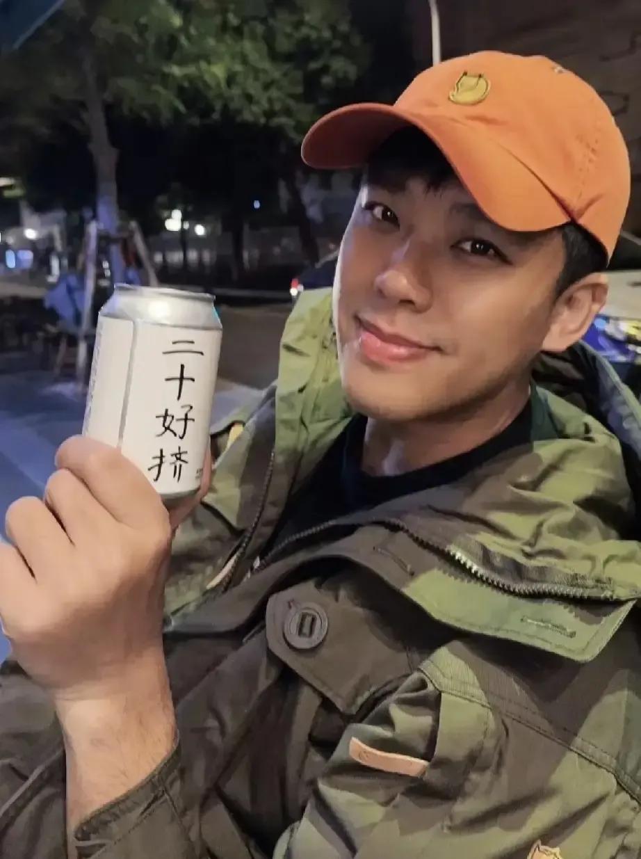 葛斯齐拍视频说S家的事他不跟了，因为S妈闭麦。我刷到这条差点以为他号被盗。过