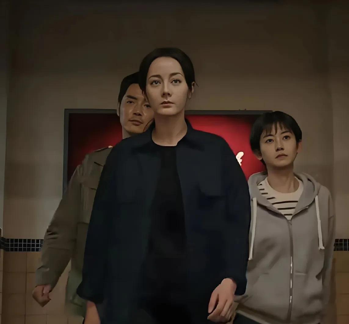 连看两集《利剑玫瑰》，男主帅女主美养眼组合很吸睛，可还是有一个不尽如人意的地