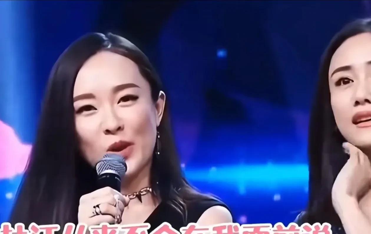 演员霍思燕说：“有次我们出去聚会，结账的时候，杜江说，刷我的卡吧，然后我就什么话