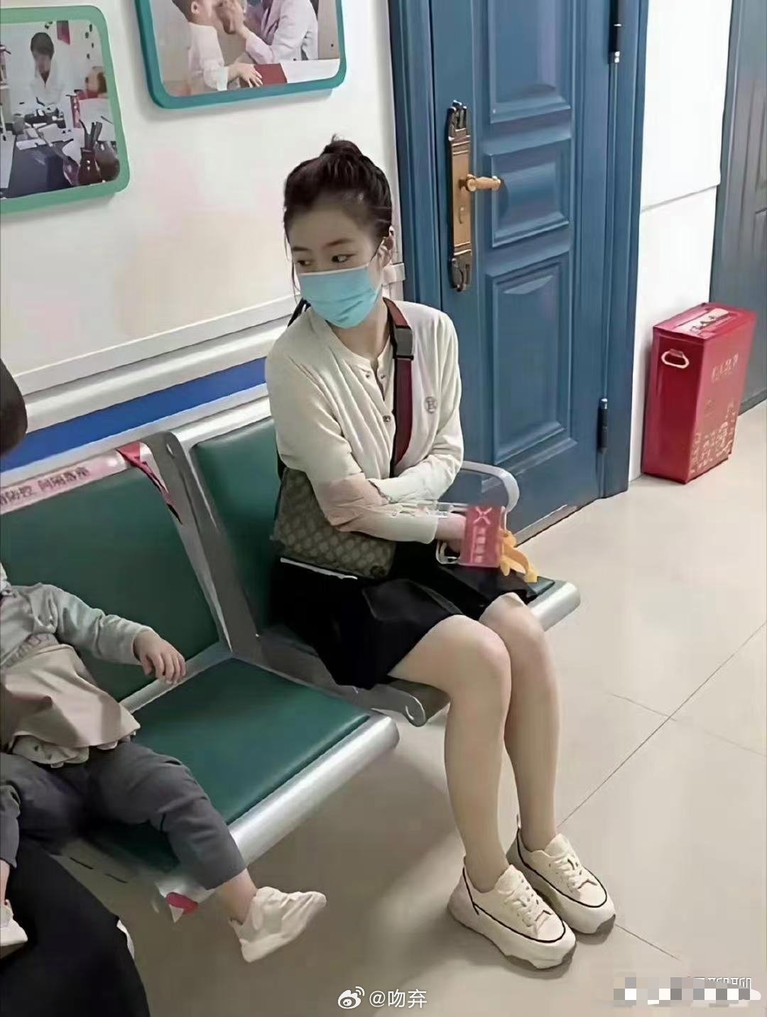 她是怎么套进去的，让人费解