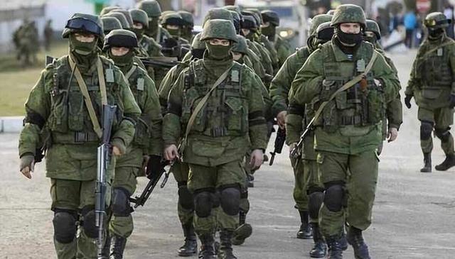 1979年12月，10万苏联军队驾驶着1500辆坦克、2000多辆装甲车，在空军