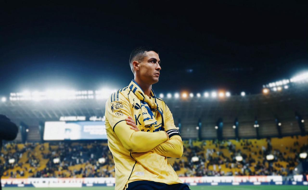 每每看到C罗梅西的进球新闻，就忍不住想笑……自家举行的比赛演得真像！沙特联第1