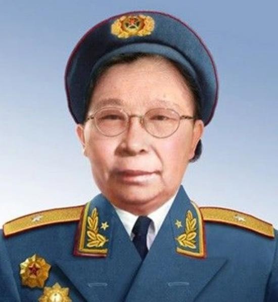 1955年，开国女将军李贞回乡探亲，遇到了打骂她的第一任丈夫古老三，当二人再相见