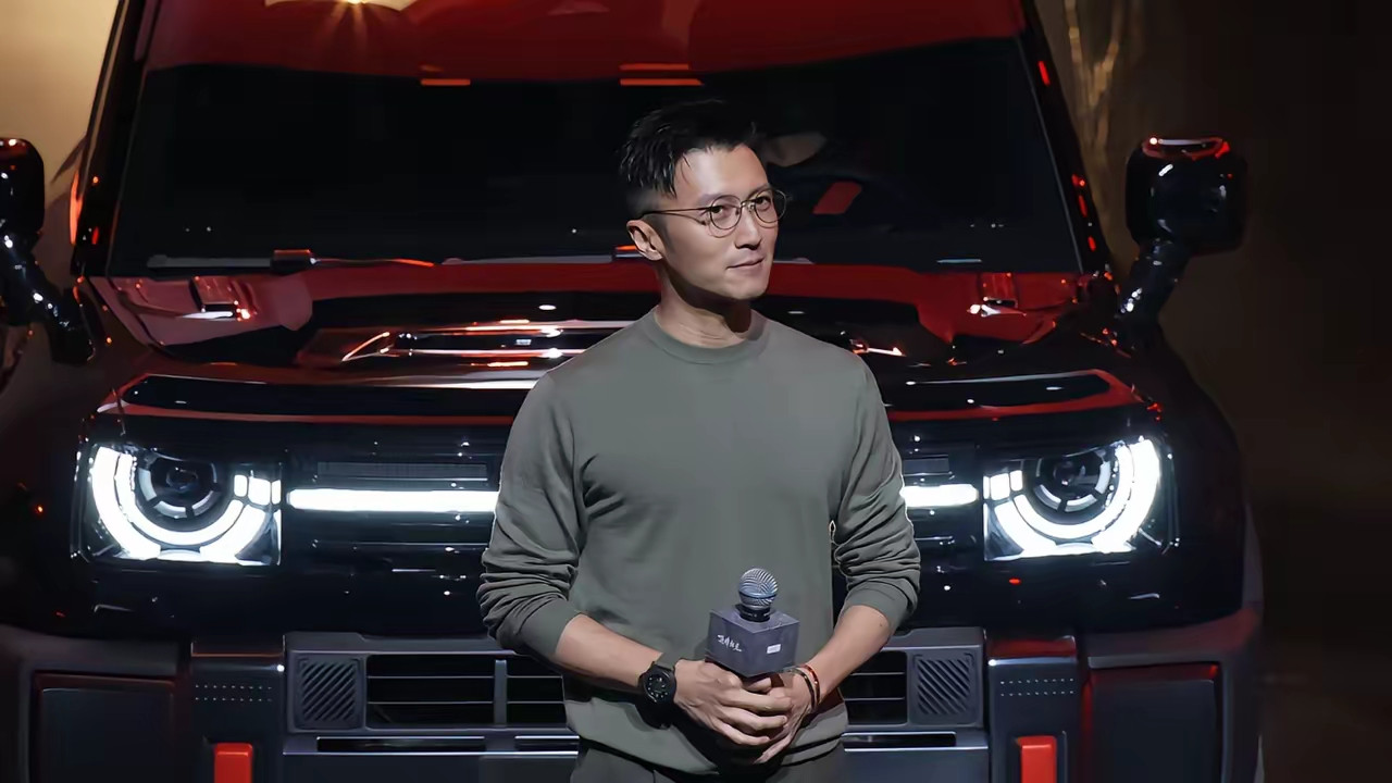 近距离实拍谢霆锋！褪去明星光环太真实老实说，在北京英皇公司偶遇谢霆锋，近距离实拍的落差感真的太强了！