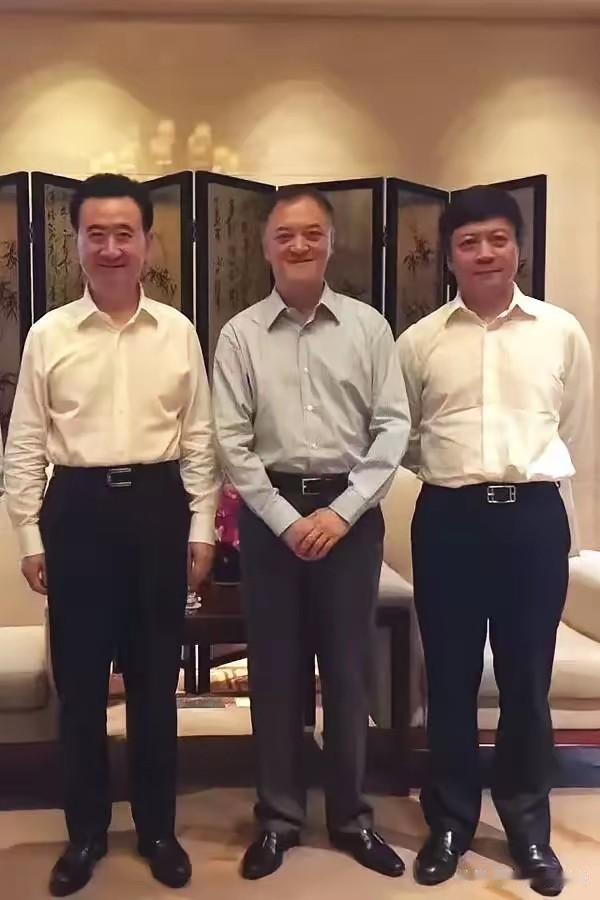 借了千亿却还不起4亿，李思廉的数学去哪儿了？下一个许家印？一年内要还900多亿，