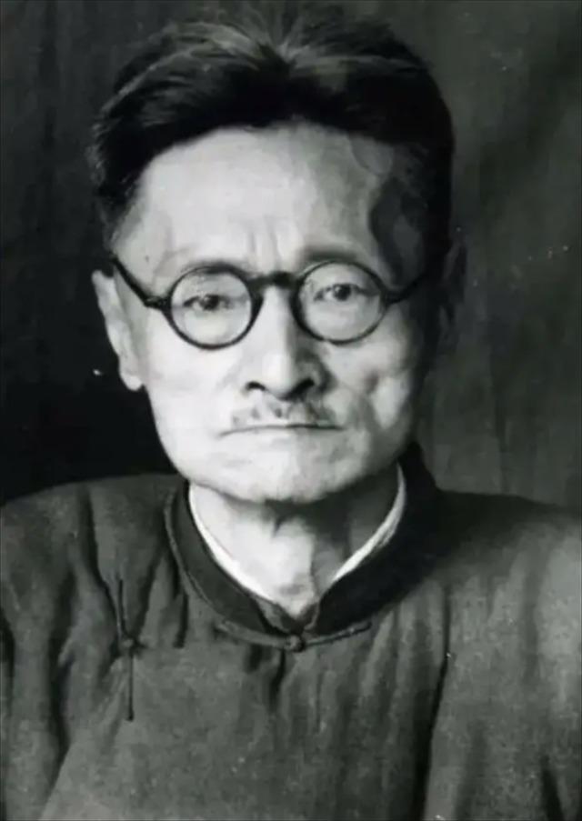 1928年11月，蒋介石到安徽大学视察，与时任安徽大学校长刘文典吵架，蒋