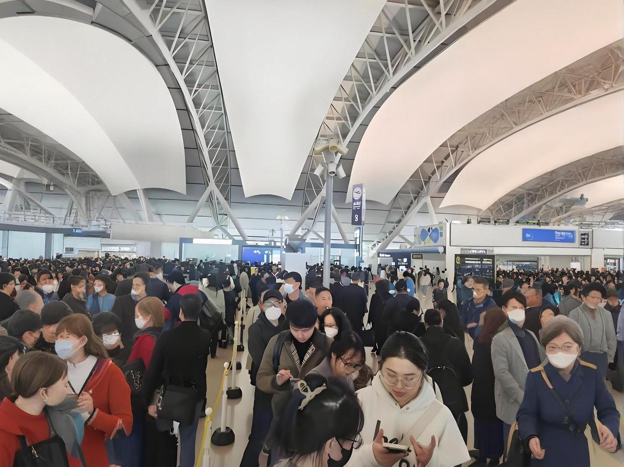 赴日游客回国集体沉默：关西机场滞留记，排队5小时，我们等到了回家的光！关西机