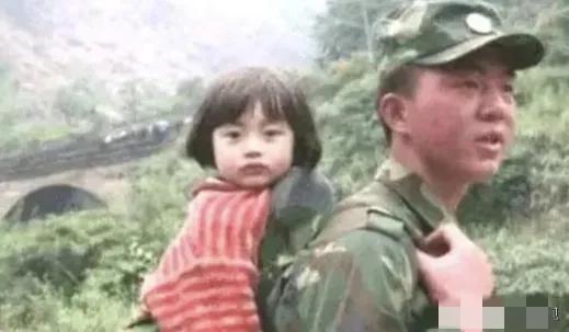 半截红领巾的约定：汶川获救女孩嫁了等她十七年的兵哥哥2008年5月12日，